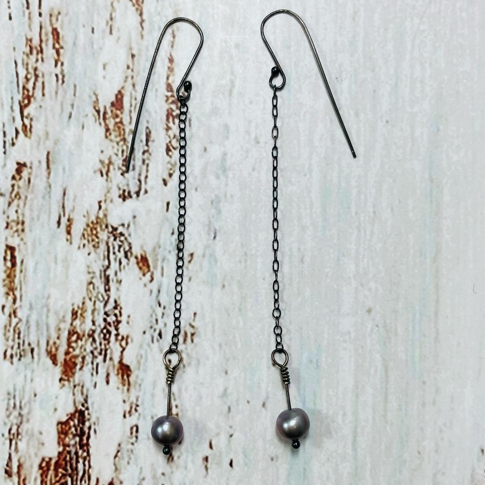 OOAK Purple Freshwater Pearl & Silver Chain Earrings - Picture 2 of 7